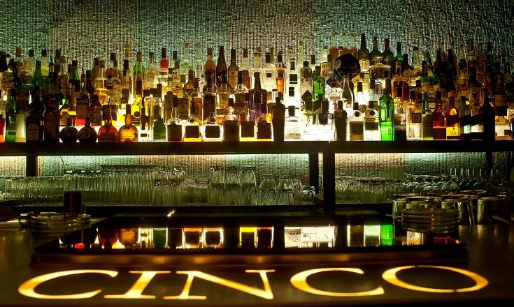 bar the coktails cinco lounge