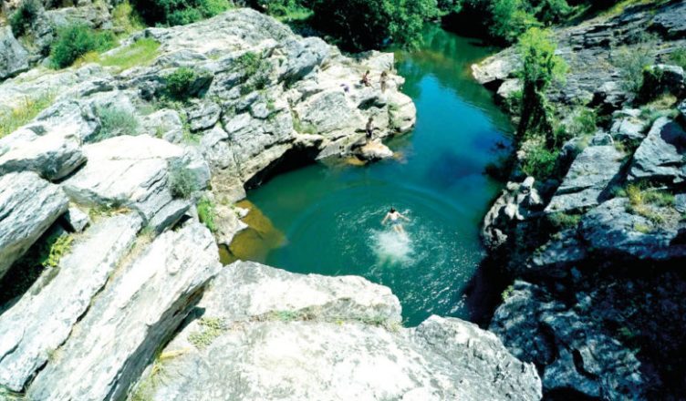 praia fluvial pego das pias